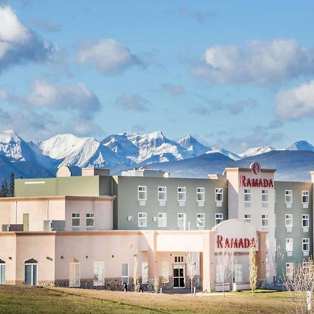 Ramada By Wyndham Hinton Hotel Exterior foto
