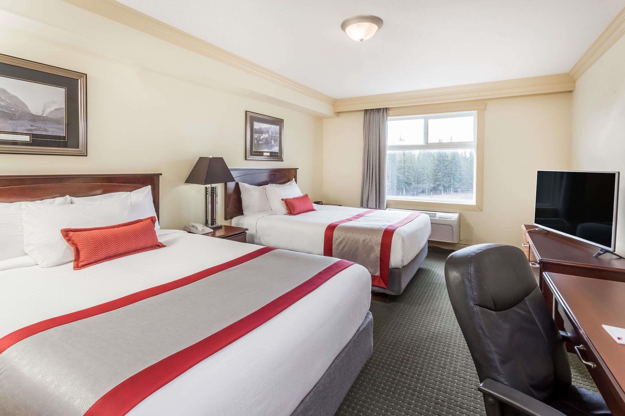 Ramada By Wyndham Hinton Hotel Exterior foto