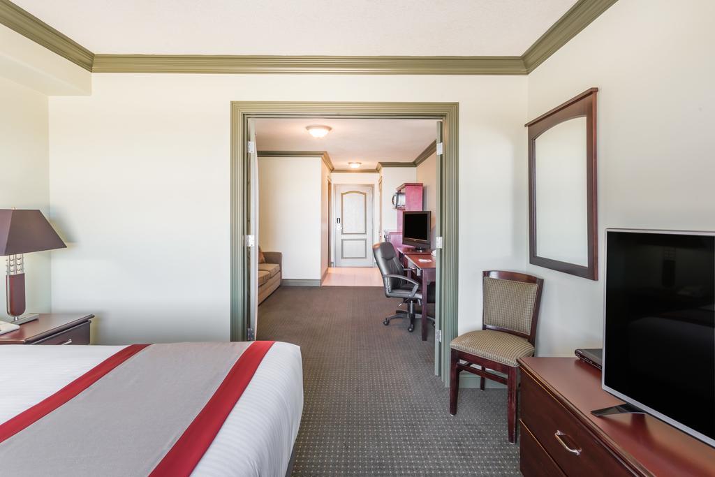 Ramada By Wyndham Hinton Hotel Exterior foto