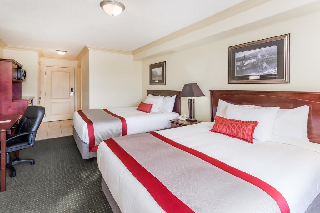 Ramada By Wyndham Hinton Hotel Exterior foto