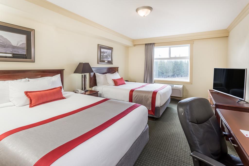 Ramada By Wyndham Hinton Hotel Exterior foto